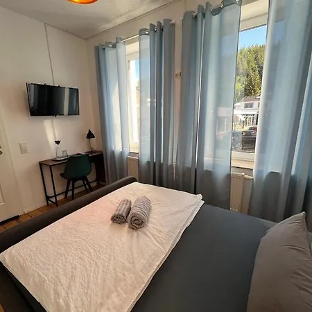 Pensionat O&w Mit Pool Naehe Nuerburgring, Adenau