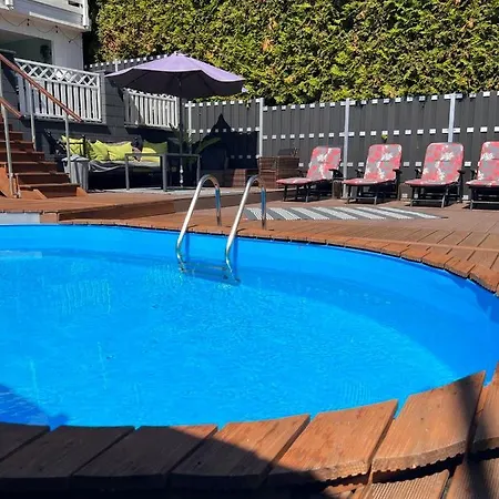 Guest house O&w Mit Pool Naehe Nuerburgring, Adenau