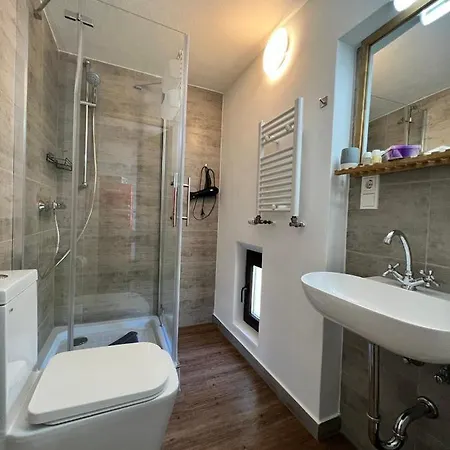 Guest house O&w Mit Pool Naehe Nuerburgring, Adenau