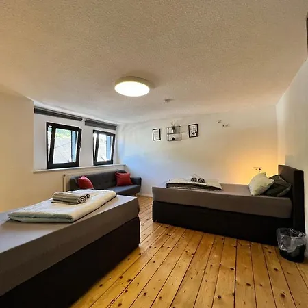 O&w Mit Pool Naehe Nuerburgring, Guest house