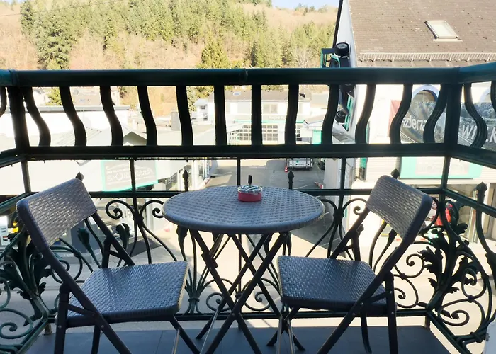 Konukevi O&w Mit Pool Naehe Nuerburgring, Adenau